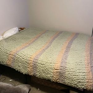 Chunky hand knit blanket size Queen! I made it myself :)
